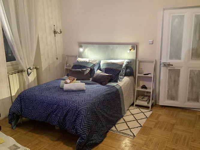 Lavender Color Guest Room