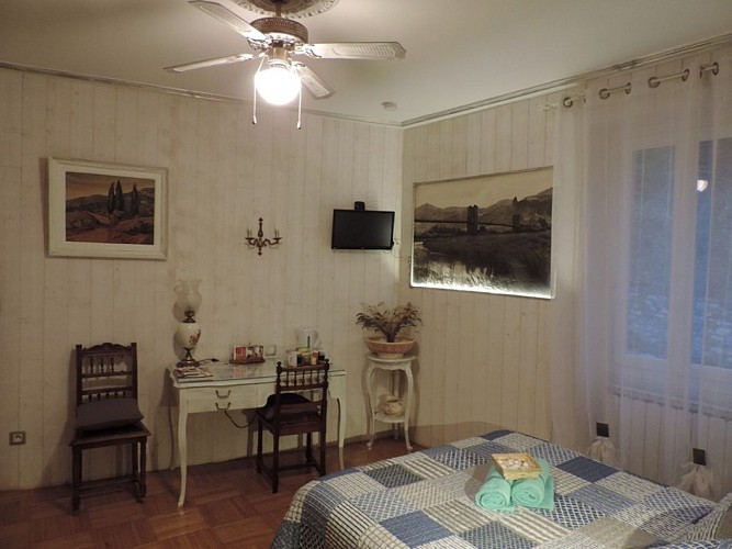 Lavender Color Guest Room