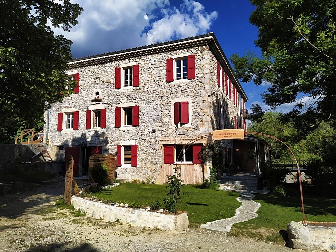 Le Moulin de Solaure Bed and Breakfast