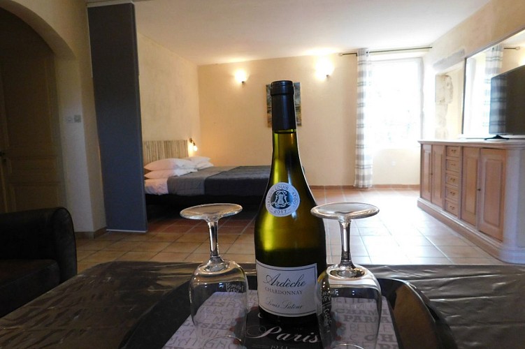 Les Cocons de l'Escoutay, suite pour 2 personnes en sud Ardèche avec piscine privative.