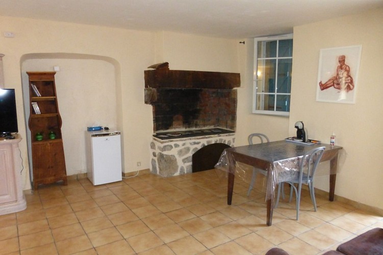 Les Cocons de l'Escoutay, suite pour 2 personnes en sud Ardèche avec piscine privative.