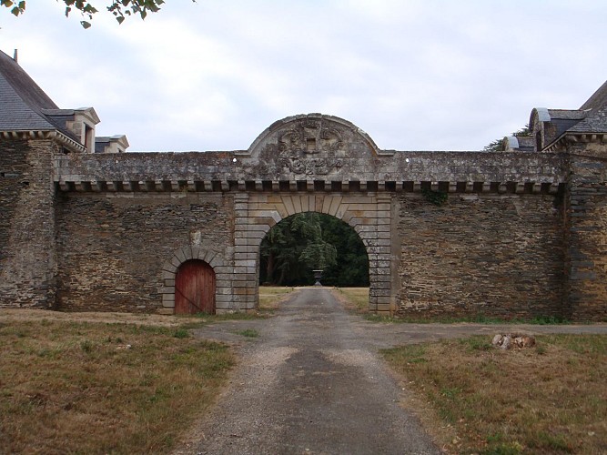 CHÂTEAU DE LA TOUCHE