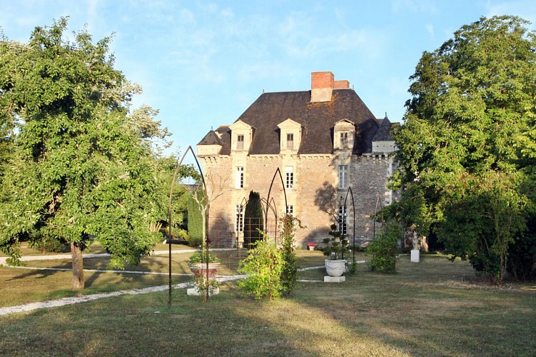 CHÂTEAU DE LA FRESNAYE
