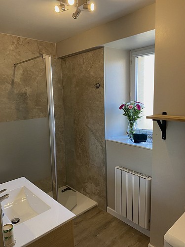 salle de bain - Le Gîte des 6 chemins à Airvault