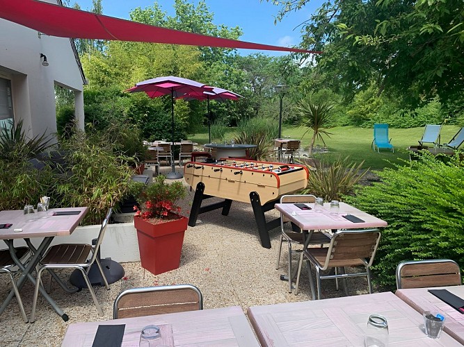 hotel-campanile-mondeville-jardin-3