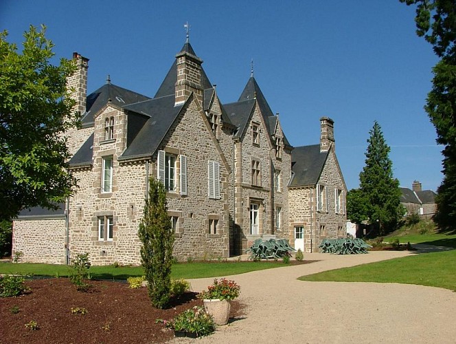 GÎTE ÉTAPE ET SÉJOUR - LE CHATEAU DU BOURG