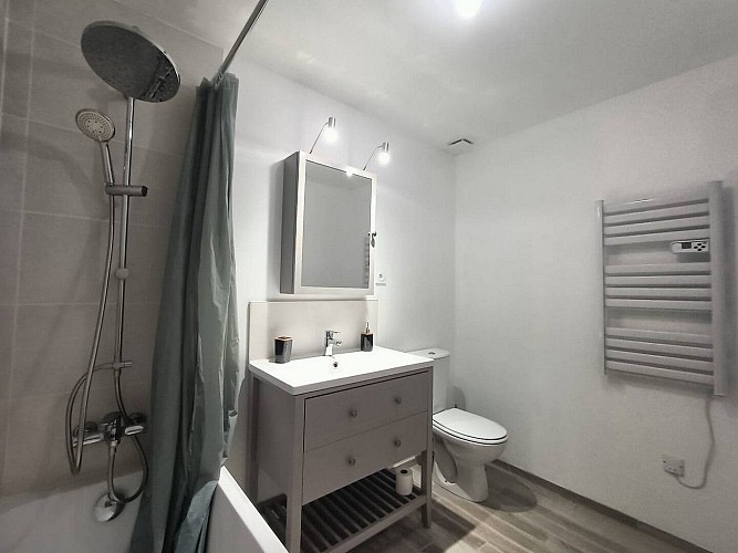 mauleon-moulins-gite-la-maison-moulinaise-salle-de-bain