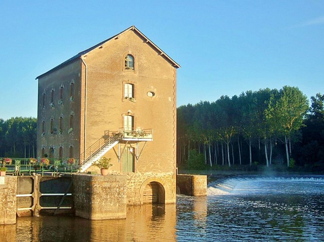 MOULIN DE LA RONGÈRE, JUSQU'À 14 PERSONNES