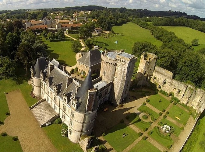 Gîte de groupe - Dépendances du Château de la Flocellière