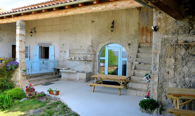 La Grange aux volets bleus