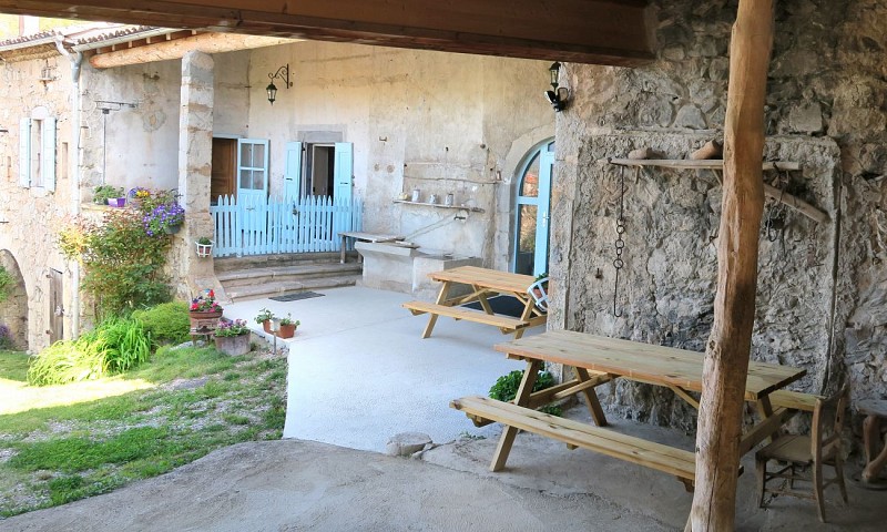 La Grange aux volets bleus