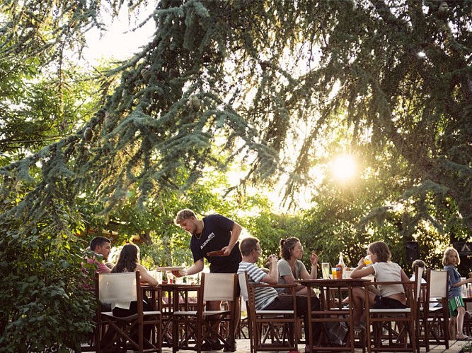 Le Hangar Restaurant - Les Chamberts Campsite