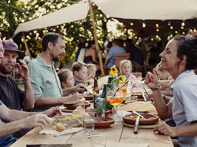 Le Hangar Restaurant - Les Chamberts Campsite