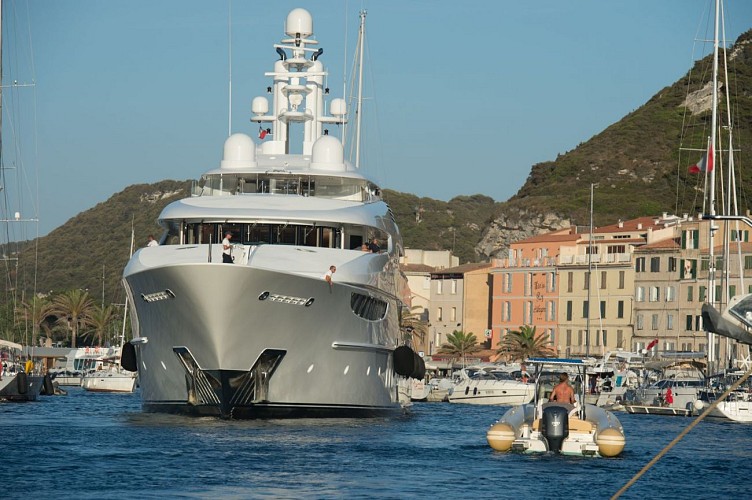 bonifacio_marina_yacht_jour