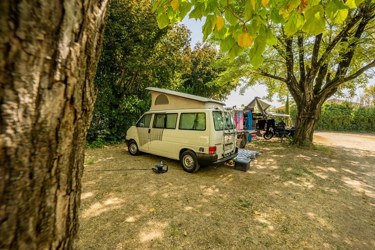 Aire de service camping-car au camping le Castelas