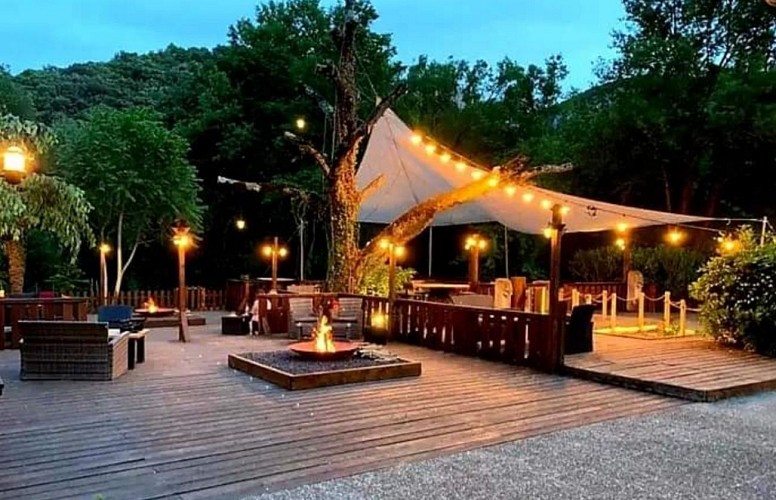 Restaurant, bar à vins, bar à bière de Châmes