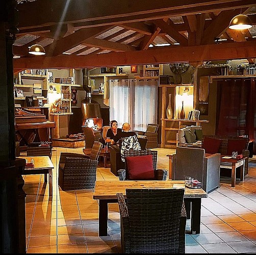 Restaurant, bar à vins, bar à bière de Châmes