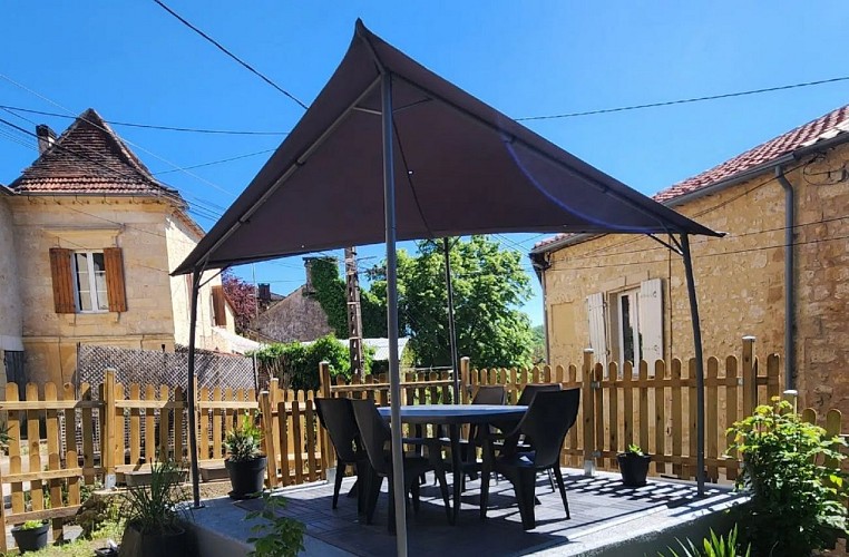 Les-CouzHotes-jardin-2-1-1536x1417