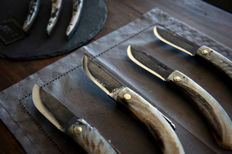 ceccaldi-couteaux-jcattard-37-red