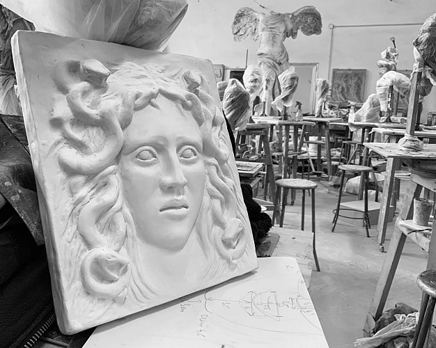 Bassorilievo medusa gesso Accademia BA Firenze 2020