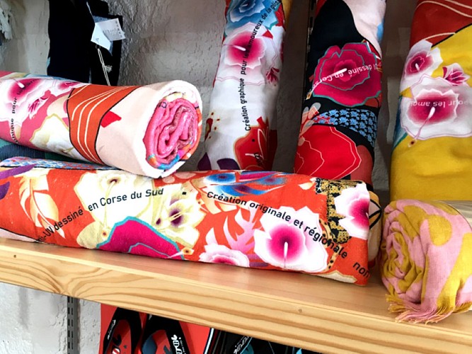 DRAPS DE BAIN INNANA signés et numérotés. Fait main. Impression française