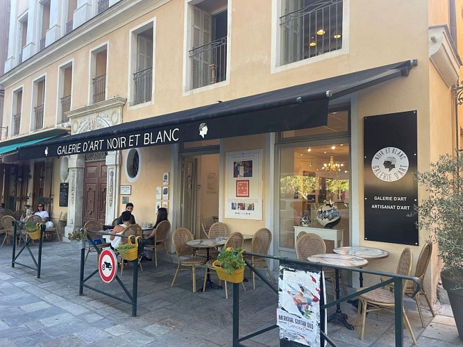 GALERIE NOIR ET BLANC