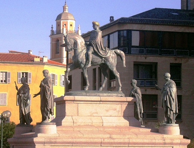 STATUE NAPOLÉON ET SES QUATRE FRÈRES