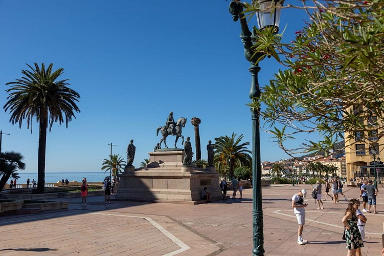 pays ajaccien_ajaccio_patrimoine_cathedrale_frequentation_personnes_foule ©ATC Sylvain Alessandri_02
