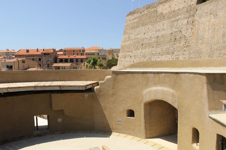 Tour du sel et caponnière calvi corse