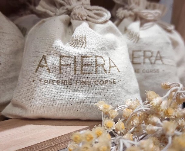 8.a-fiera-immortelle-de-corse