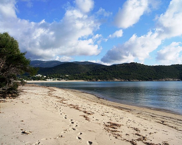 PLAGE-DE-CHIUNI--1-6