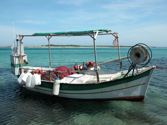 5-piantarela_plage_bateau_peche_bonifacio