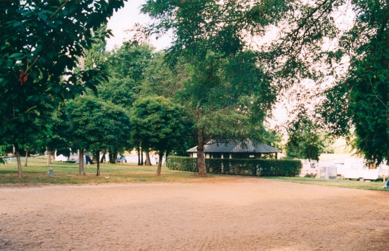 Aire naturelle de camping de Chenillé-Changé