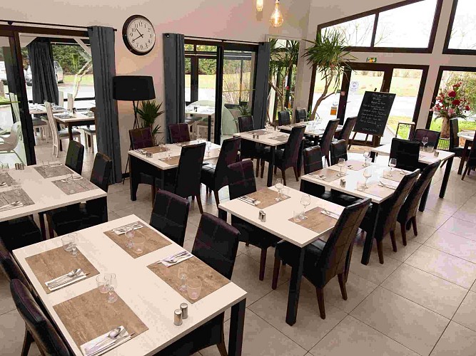 Hôtel-Restaurant Les Éléïs