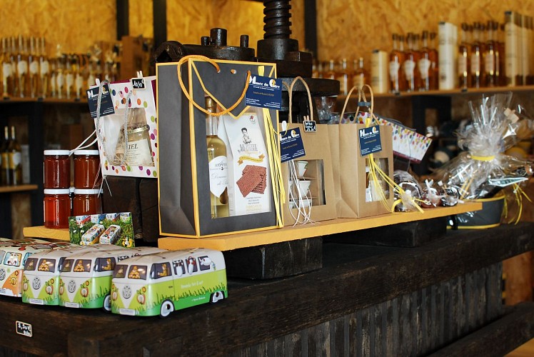 PRODUITS CIDRICOLES - JOSSELIN ET AURORE LE ROYER