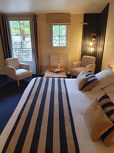 HÔTEL LES PRATEAUX & RESTAURANT