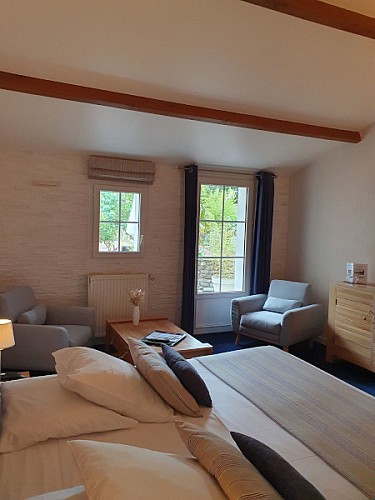 HÔTEL LES PRATEAUX & RESTAURANT