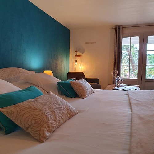 HÔTEL LES PRATEAUX & RESTAURANT