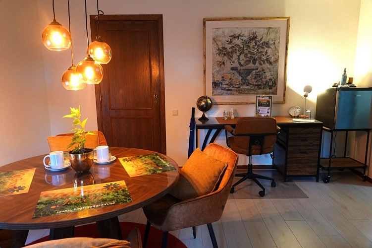 Chambre d'hôtes La Fontaine_Bureau op de kamer_09-2025WEB
