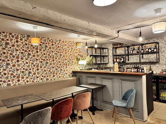 auberge canal intérieur restaurant