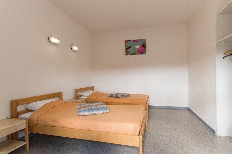 262307-5_H70G000674_5cac83794e544_6