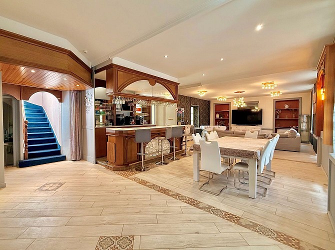 Vue ensemble Bar + Salle à Manger + Salon 1