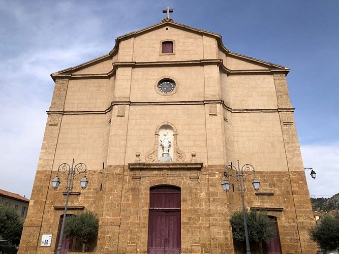 Façade de l'église Saint-Vincent abritant l'orgue