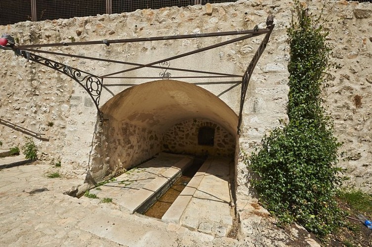 Lavoir alimenté par la source Saint-Anne