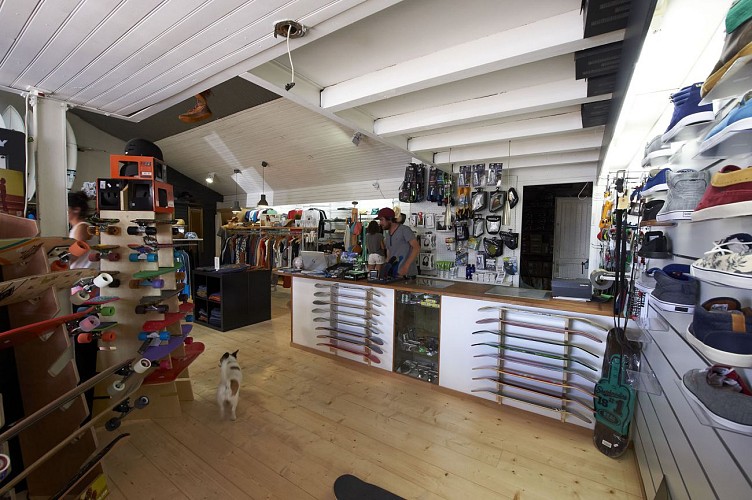 LOBSTORE SURF SKATE SCHOOL SHOP