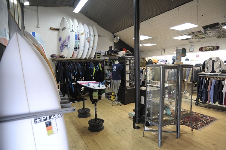 LOBSTORE SURF SKATE SCHOOL SHOP