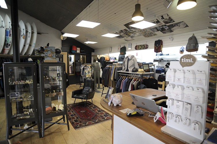 LOBSTORE SURF SKATE SCHOOL SHOP