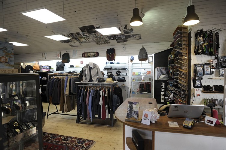 LOBSTORE SURF SKATE SCHOOL SHOP