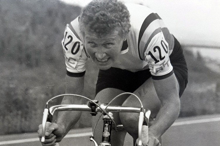 La coureuse cycliste anglaise, Beryl Burton, figure et thème de l'une des chambres.