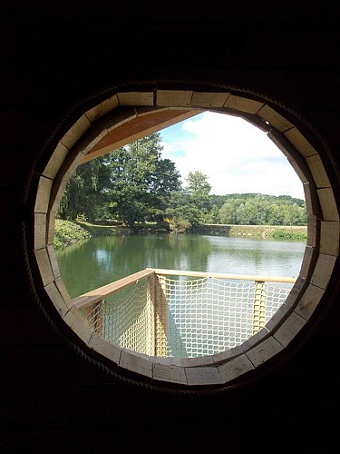 Belle vue sur le plan d'eau